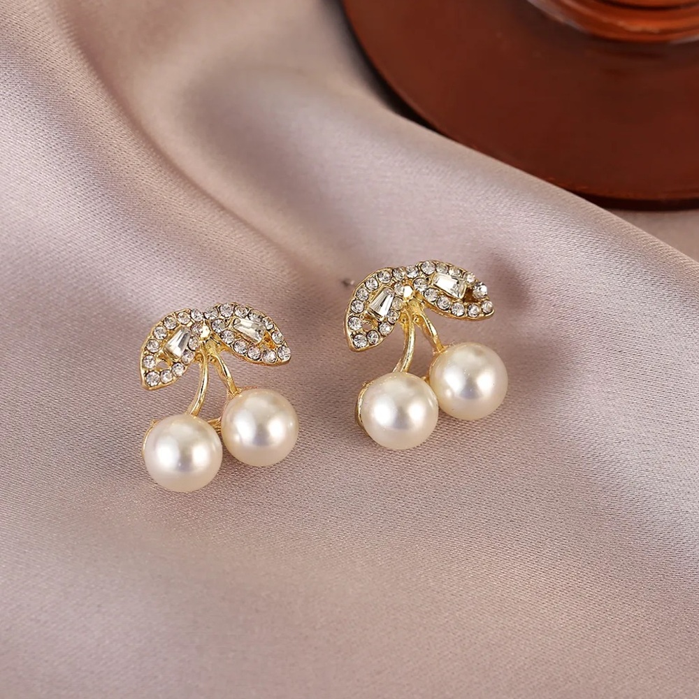 BRAND NEW🍒18K Gold Plated Cherry Design Pearl Rhinestone Stud Earrings